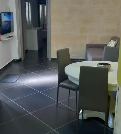 Σπίτι διακοπών 1 Bedroom Maisonette, 139 Triq Aristarku Σεντ Πόλς Μπέι